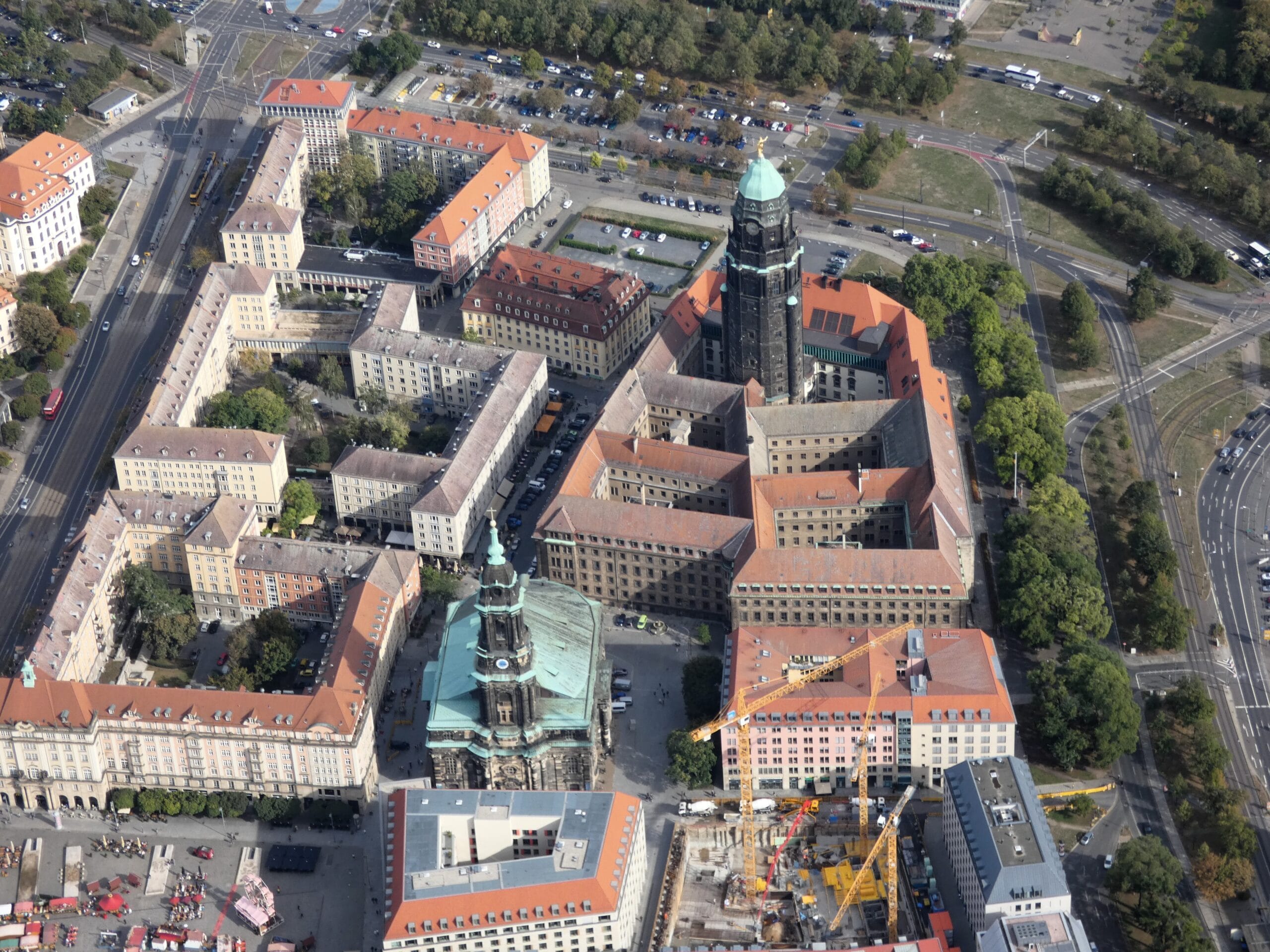 Kreuzkirche und Neues Rathaus mit Rathausturm